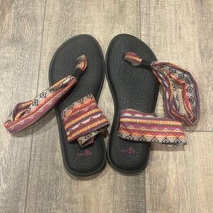 Sanuk sandals size 7